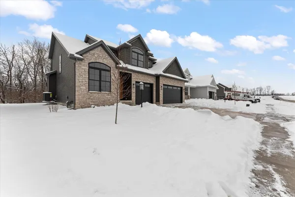 $619,000 | 1403 Ravenwood Drive, Mahomet, IL 61853