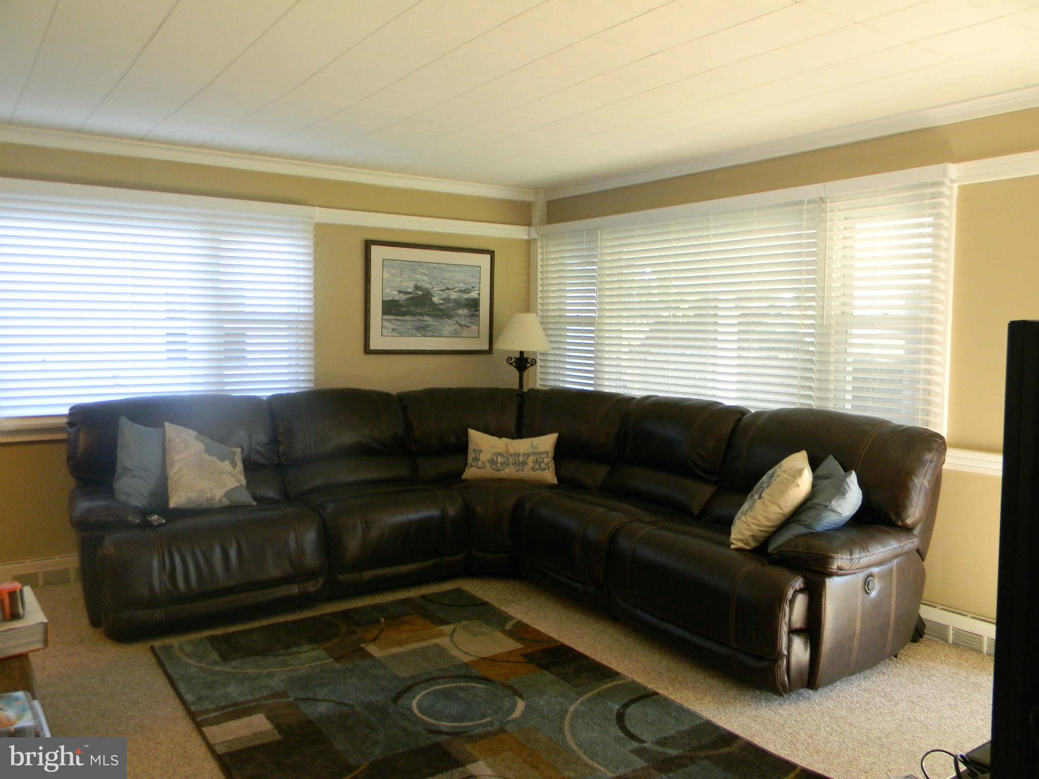 1412 3rd Road Baltimore, MD 21220 - Photo 12 of 18 Living Room