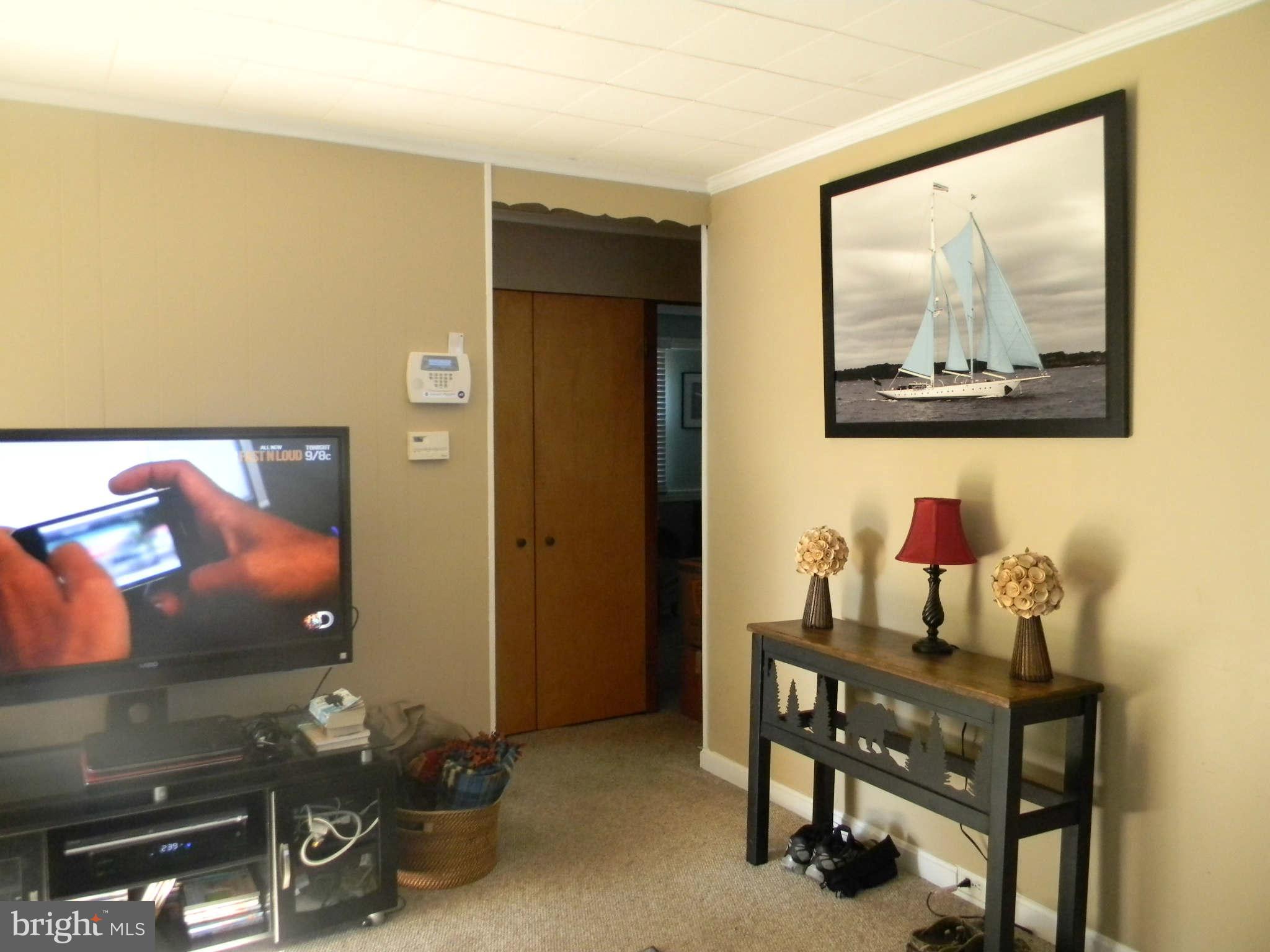 1412 3rd Road Baltimore, MD 21220 - Photo 13 of 18 Living Room