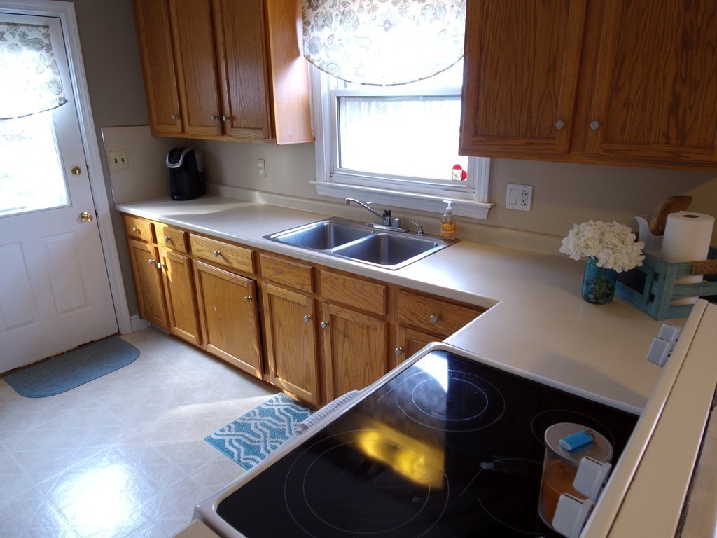 75 Century Road Weymouth, MA 02190 - Photo 4 of 20 Gallery Image 4