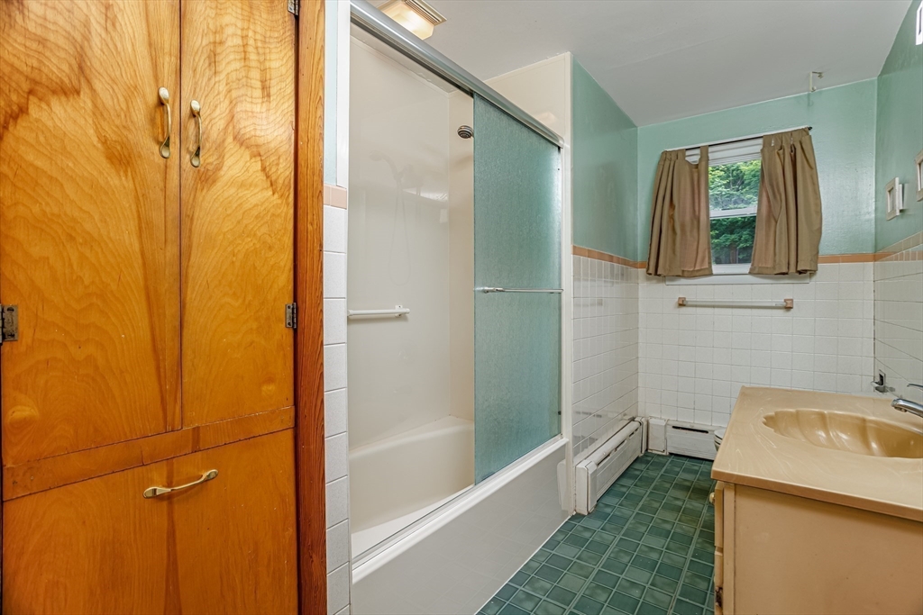 372 Franklin Road Fitchburg, MA 01420 - Photo 14 of 41