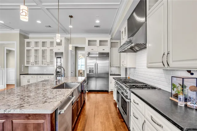 $904,000 | 4702 Lido Lane, Houston, TX 77092