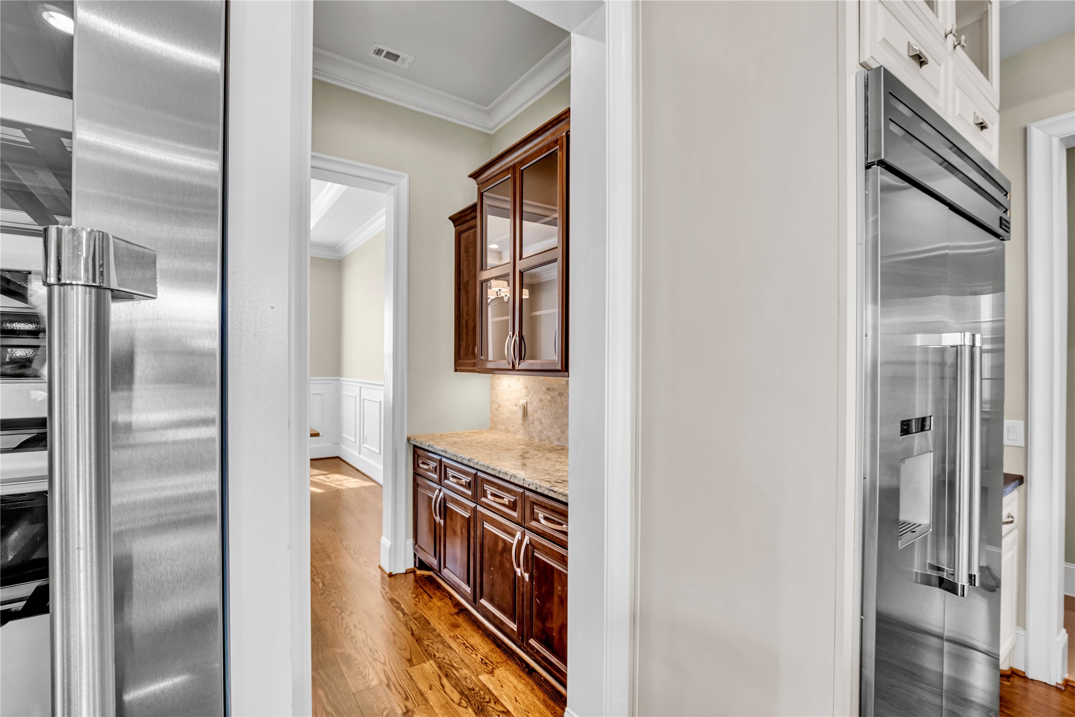 4702 Lido Lane Houston, TX 77092 - Photo 18 of 38 Butler's pantry between kitchen and formal dining room