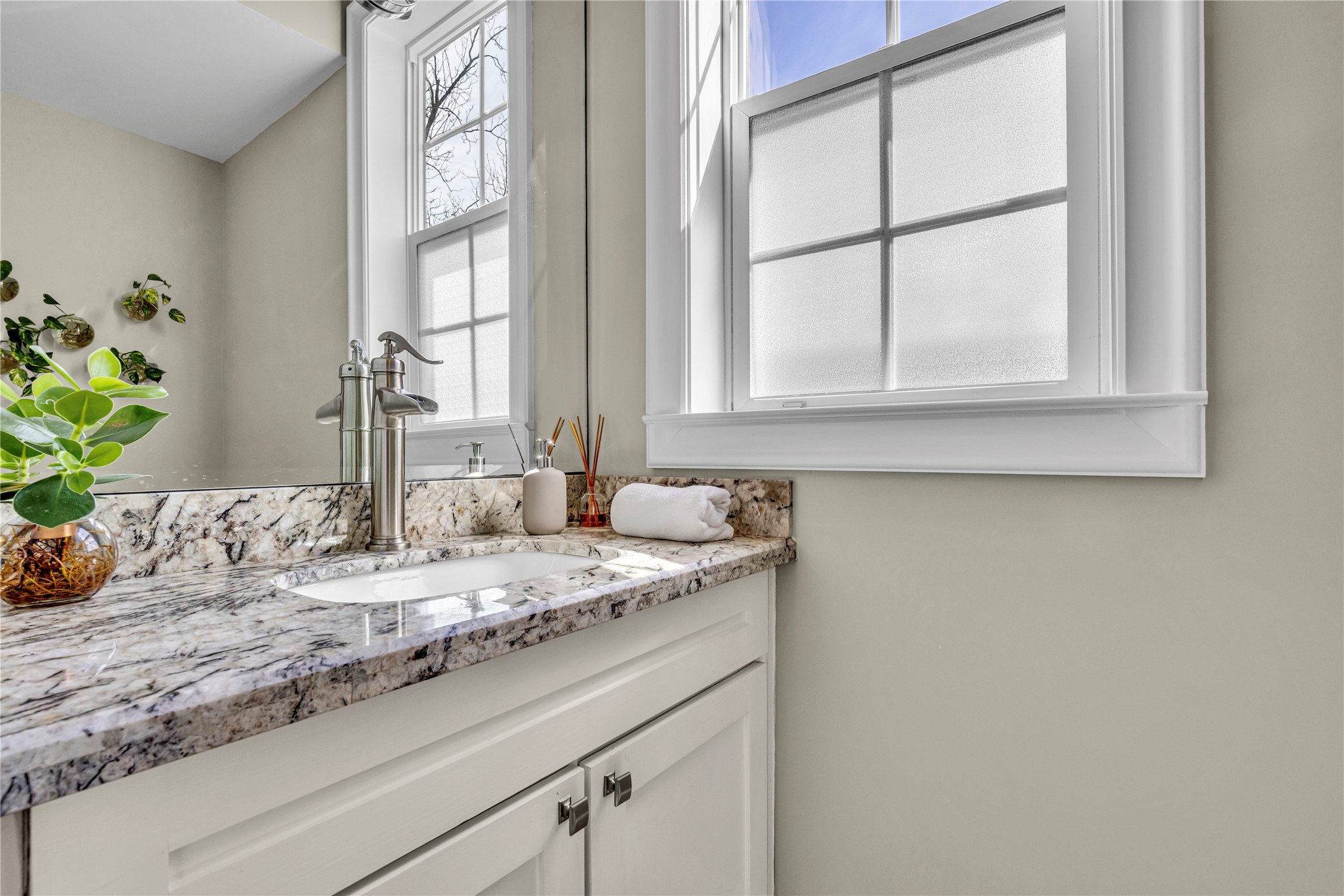 4702 Lido Lane Houston, TX 77092 - Photo 21 of 38 Downstairs powder room