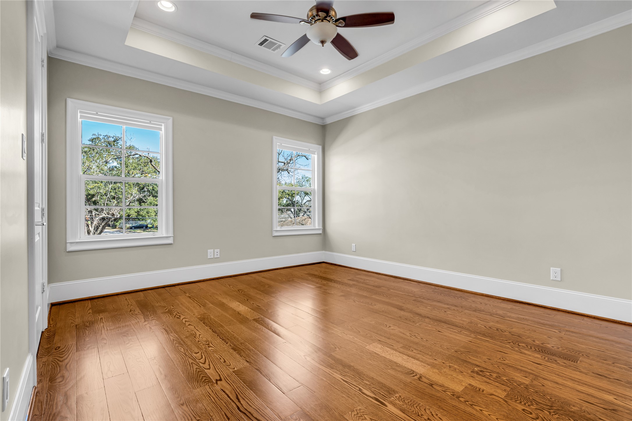 4702 Lido Lane Houston, TX 77092 - Photo 26 of 38 Secondary bedroom