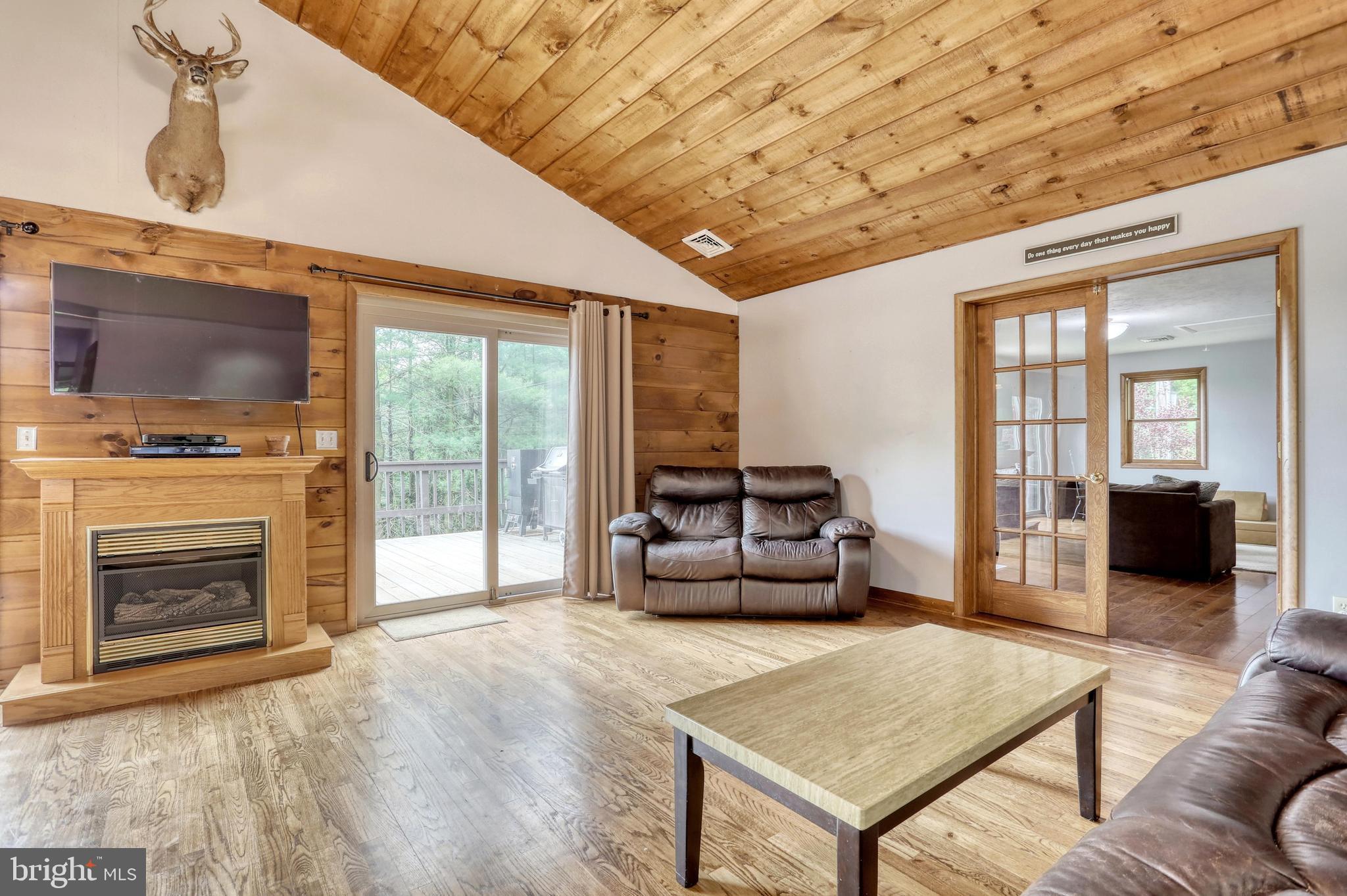 19991 Dutton Road Stewartstown, PA 17363 - Photo 30 of 61 Living room with den entry