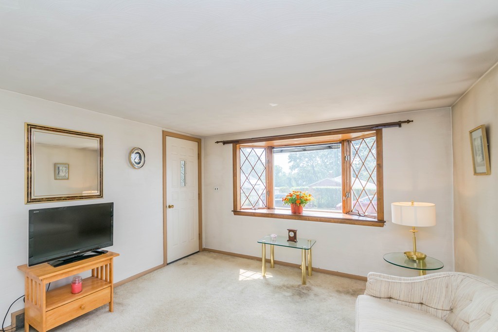 101 Hillcrest Road Waltham, MA 02451 - Photo 3 of 12