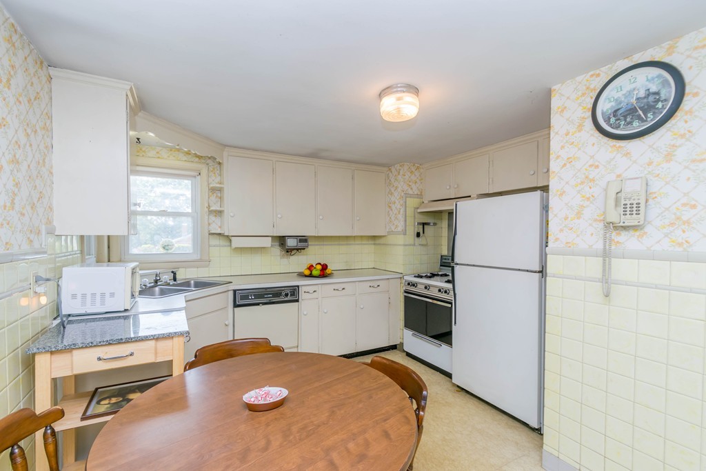 101 Hillcrest Road Waltham, MA 02451 - Photo 6 of 12