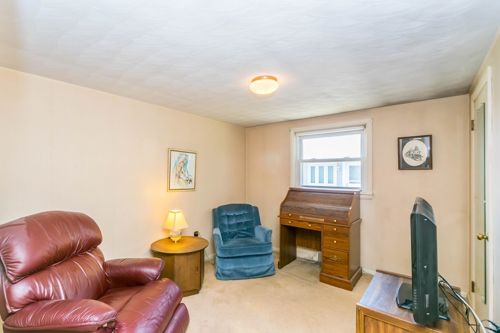101 Hillcrest Road Waltham, MA 02451 - Photo 8 of 12