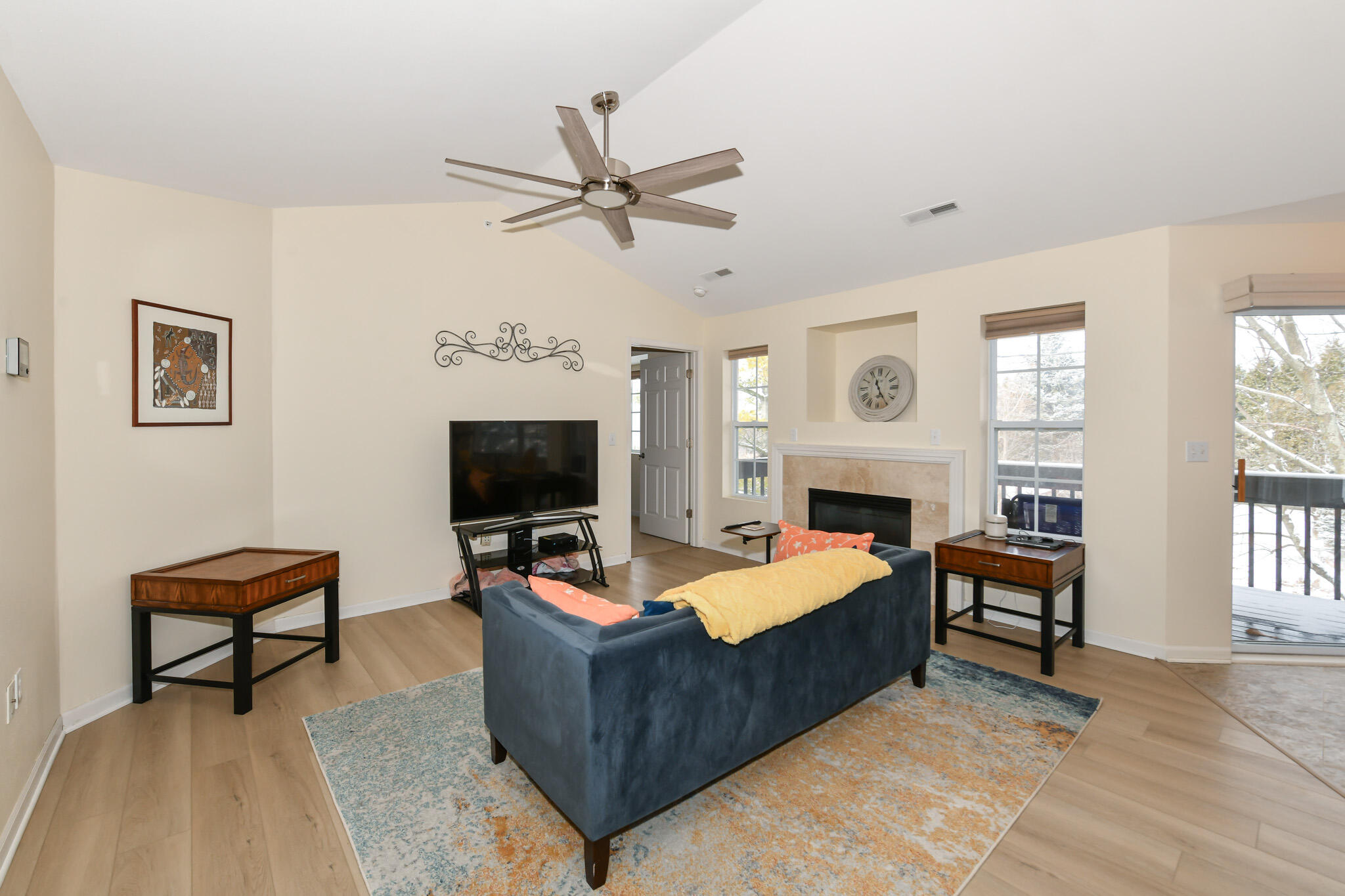 9128 West Elm Court, Unit F Franklin, WI 53132 - Photo 5 of 35 Family Room