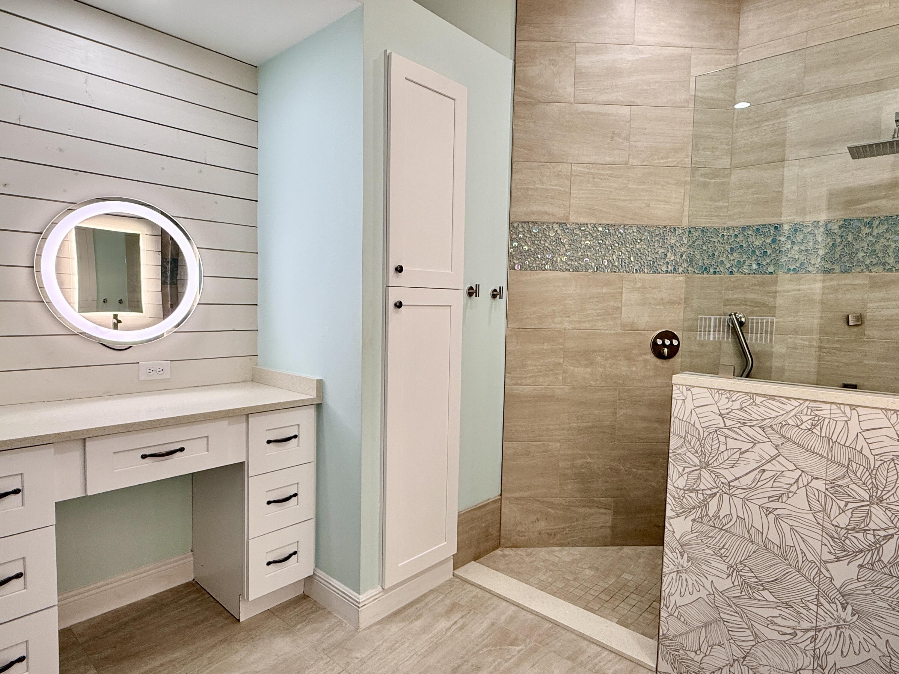 198 Hampton Circle Jupiter, FL 33458 - Photo 15 of 19 Master Bathroom