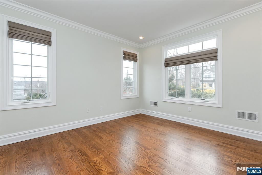 15 Woodland Road Cresskill, NJ 07626 - Photo 7 of 34