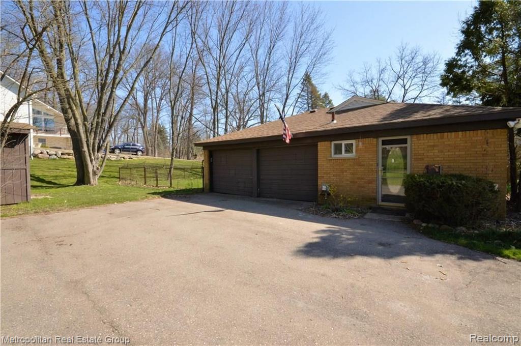 20 Perrydale Street Rochester Hills, MI 48306 - Photo 6 of 27
