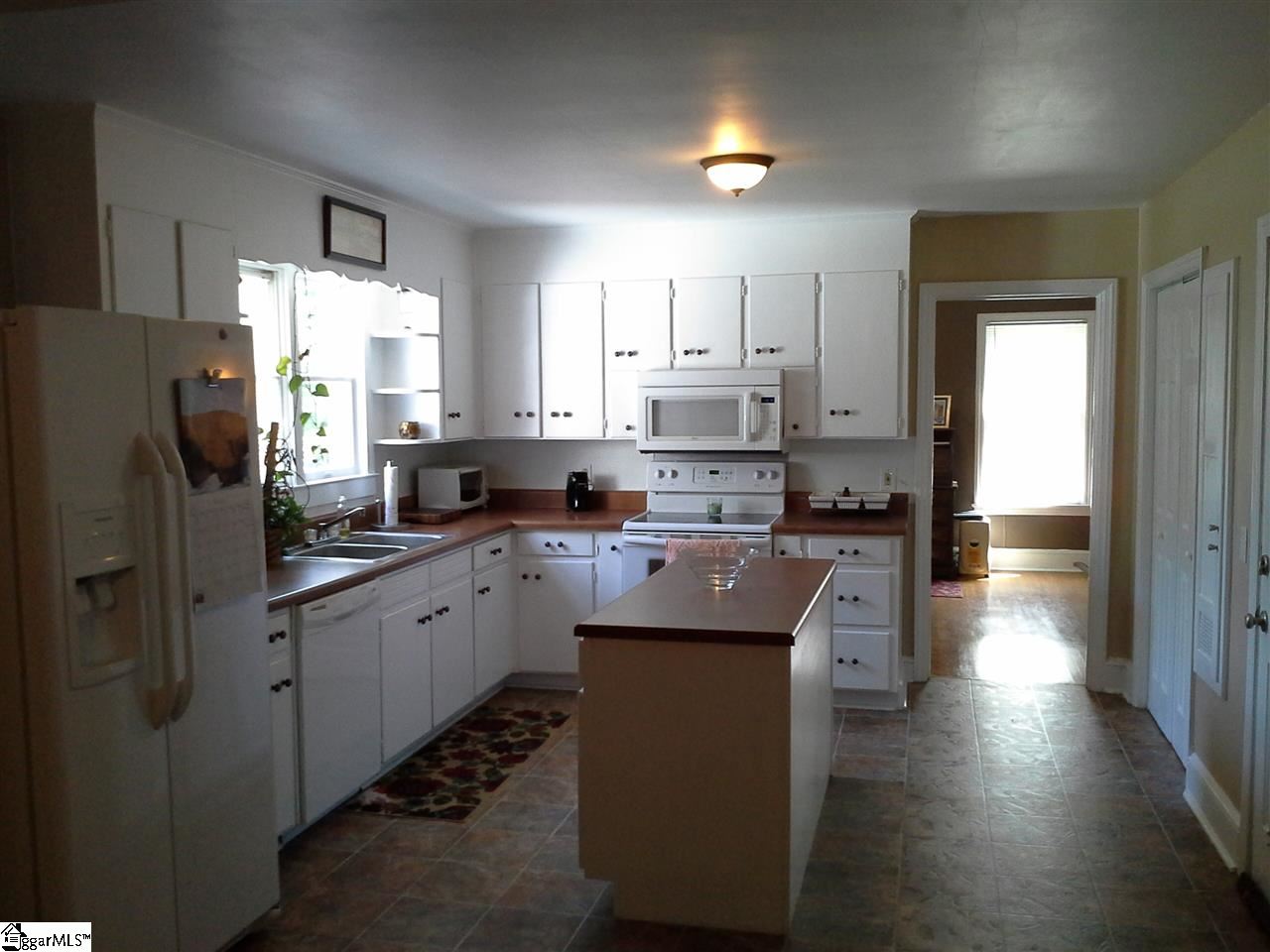 322 Taylor Road Greer, SC 29651 - Photo 5 of 17 Gallery Image 5