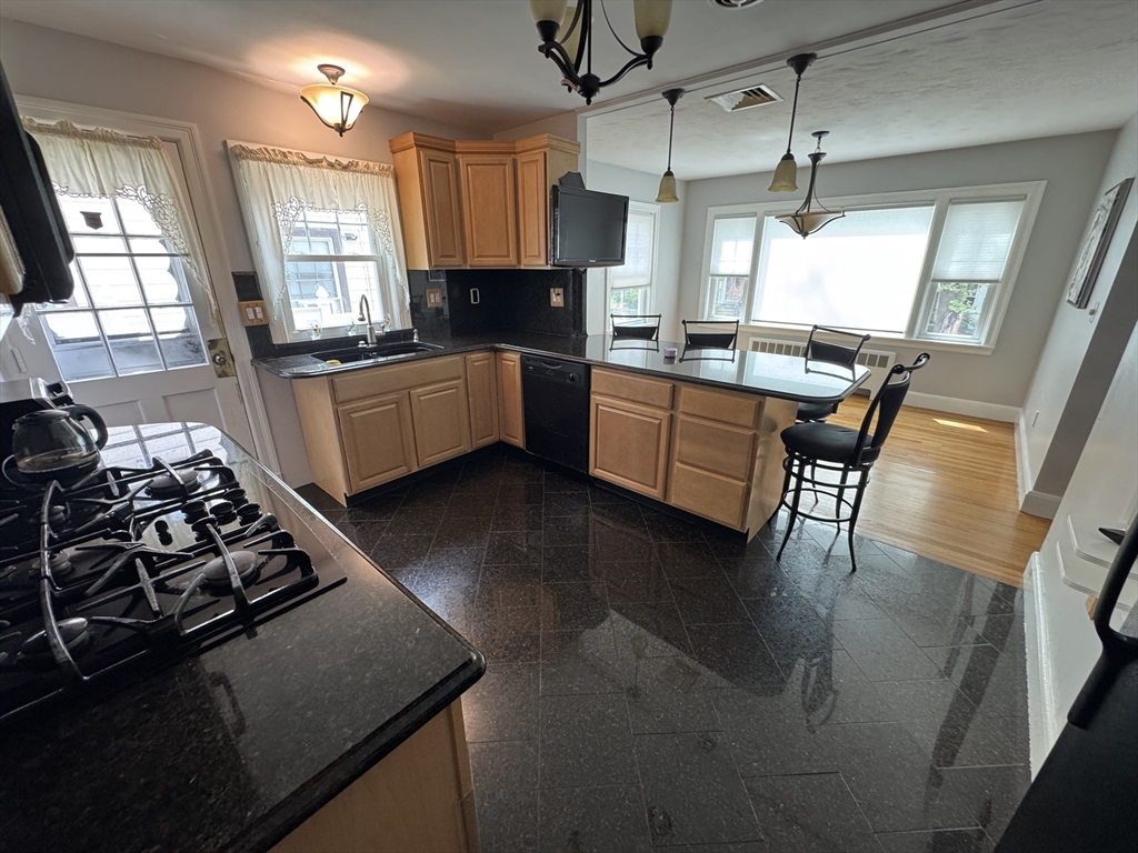 181 Bonad Road Chestnut Hill, MA 02467 - Photo 4 of 20