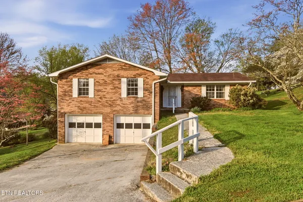$395,000 | 307 Walnut Street, Clinton, TN 37716