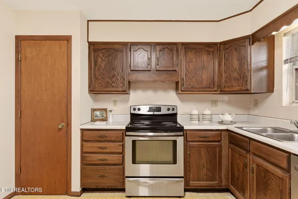 $395,000 | 307 Walnut Street, Clinton, TN 37716