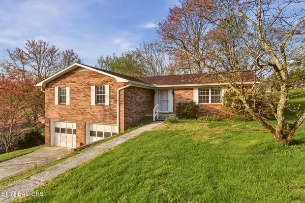 $395,000 | 307 Walnut Street, Clinton, TN 37716