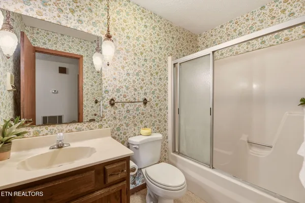 $395,000 | 307 Walnut Street, Clinton, TN 37716