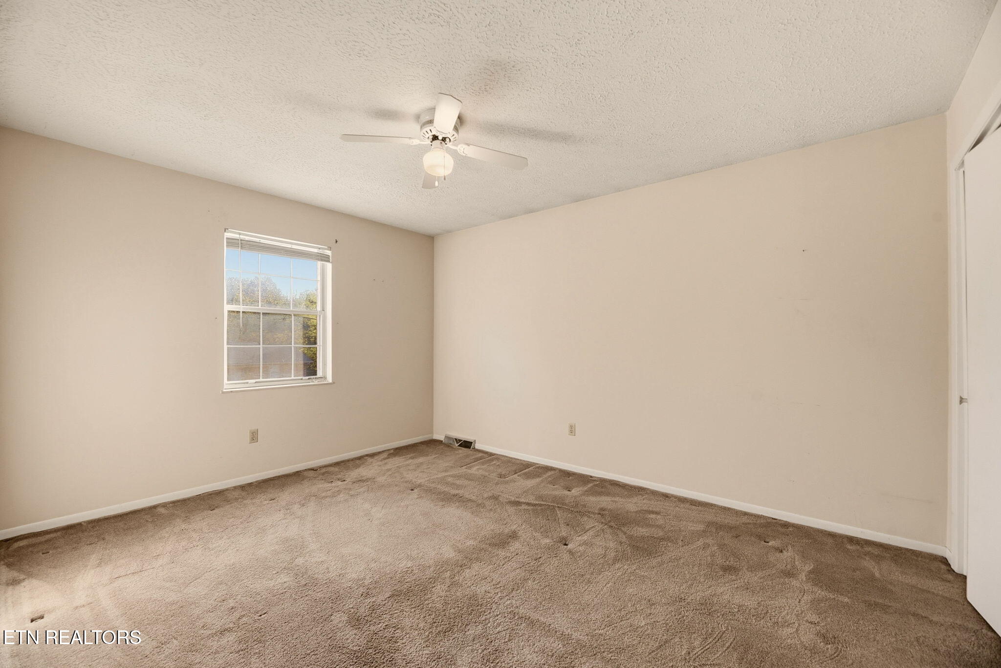 307 Walnut Street Clinton, TN 37716 - Photo 23 of 38 23-web-or-mls-(62)