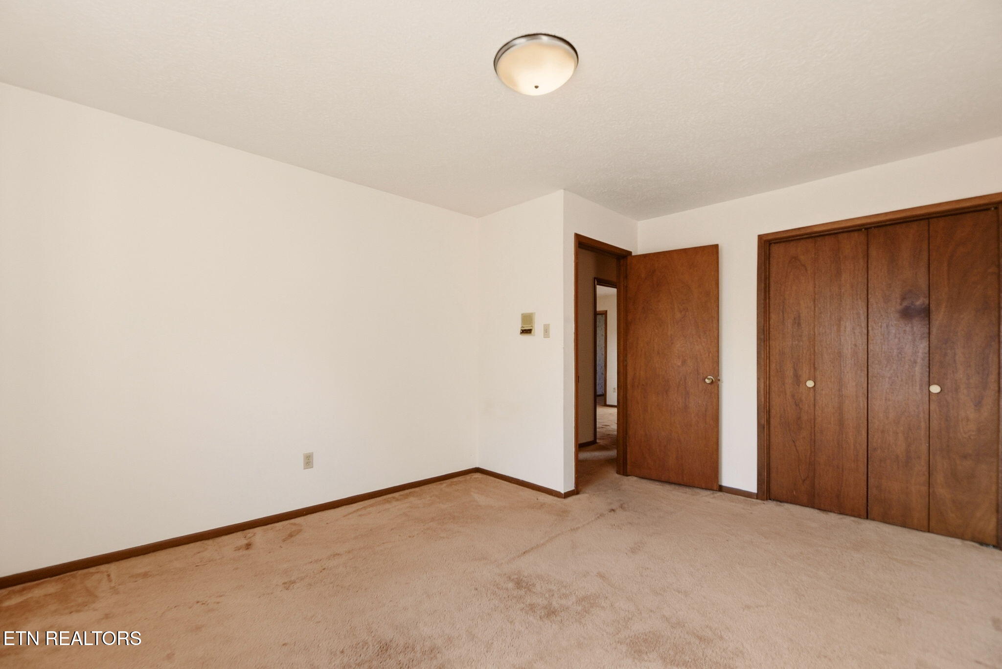 307 Walnut Street Clinton, TN 37716 - Photo 26 of 38 26-web-or-mls-(71)