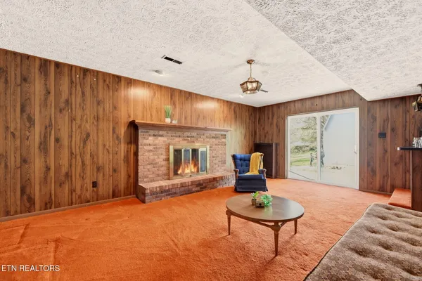 $395,000 | 307 Walnut Street, Clinton, TN 37716