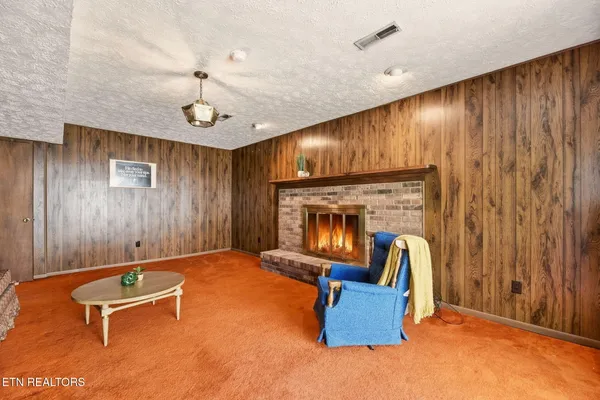 $395,000 | 307 Walnut Street, Clinton, TN 37716