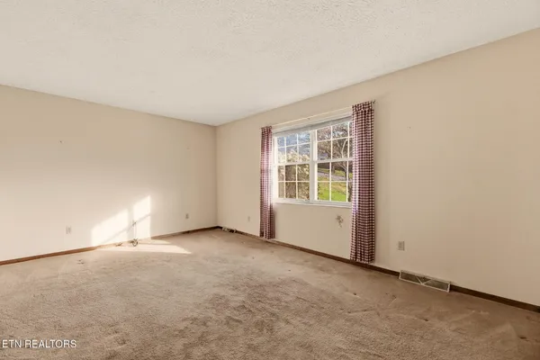 $395,000 | 307 Walnut Street, Clinton, TN 37716