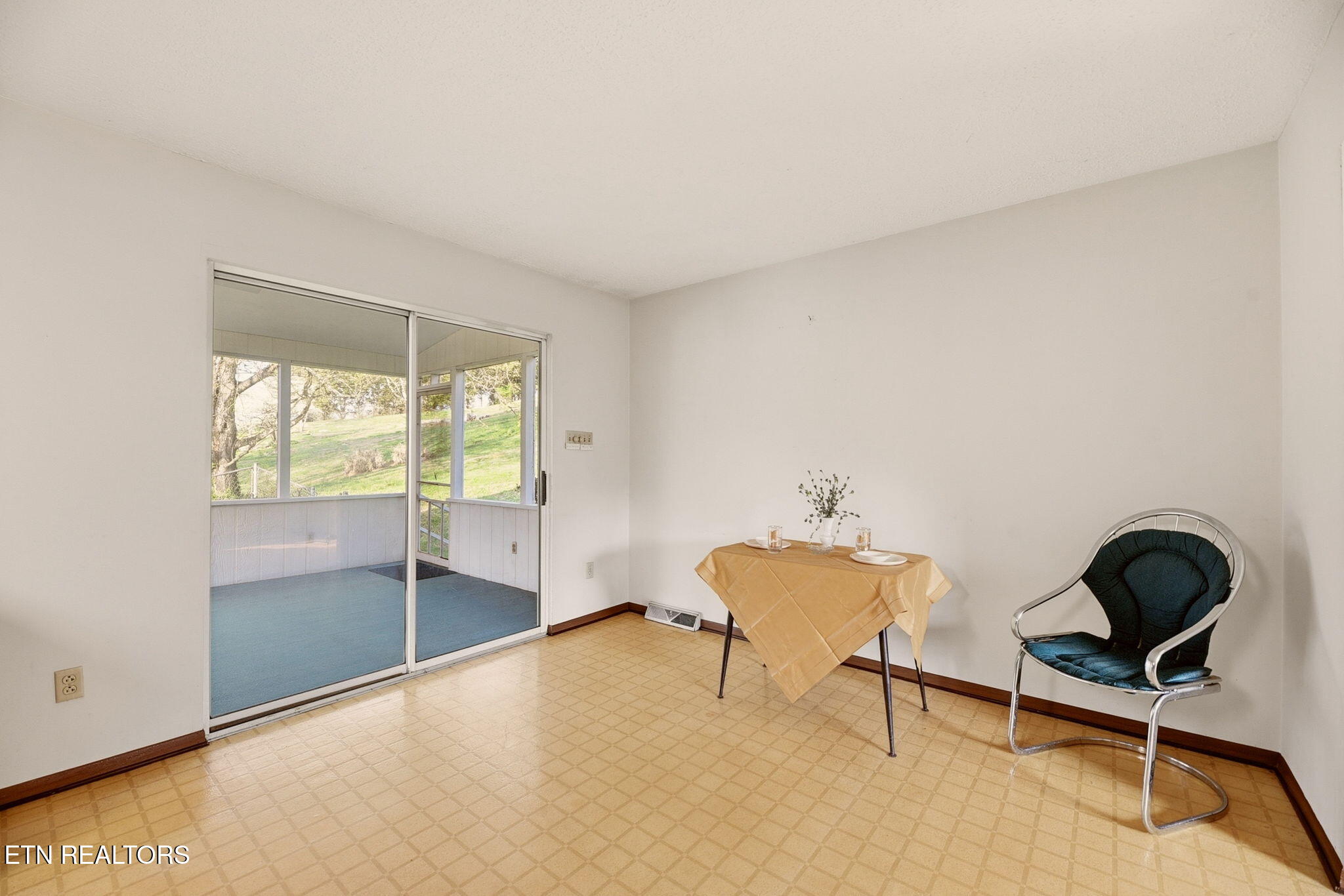 307 Walnut Street Clinton, TN 37716 - Photo 7 of 38 7-web-or-mls-(20)