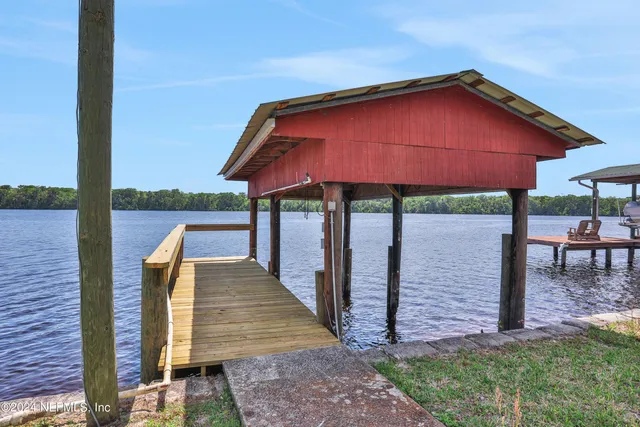 $300,000 | 219 Sportsman Drive, Welaka, FL 32193