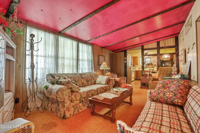 $300,000 | 219 Sportsman Drive, Welaka, FL 32193