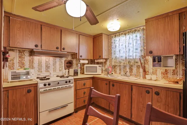 $300,000 | 219 Sportsman Drive, Welaka, FL 32193