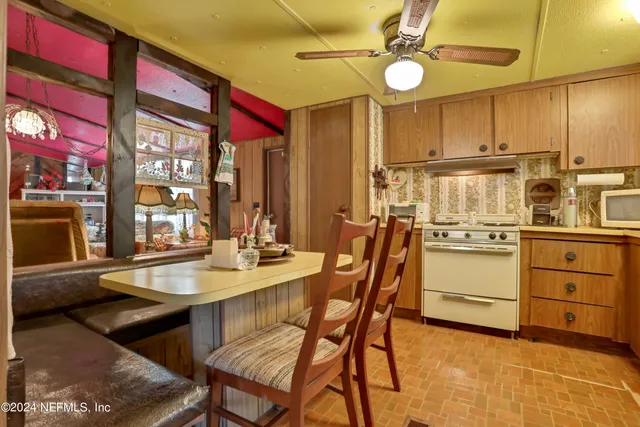 $300,000 | 219 Sportsman Drive, Welaka, FL 32193