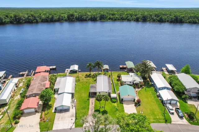 $300,000 | 219 Sportsman Drive, Welaka, FL 32193
