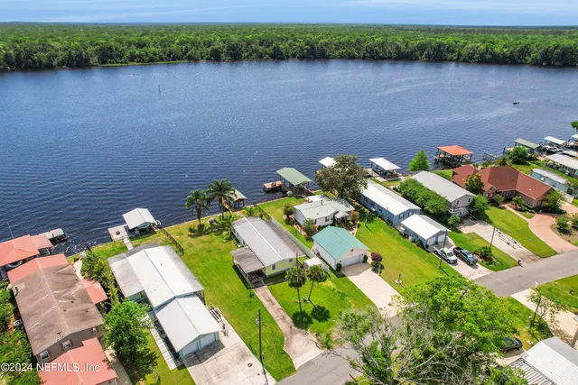$300,000 | 219 Sportsman Drive, Welaka, FL 32193