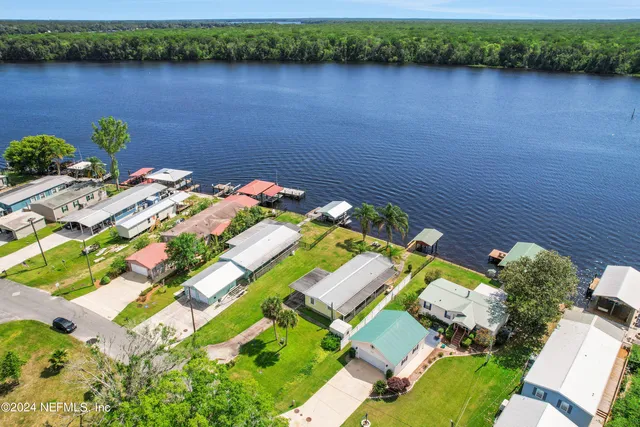 $300,000 | 219 Sportsman Drive, Welaka, FL 32193