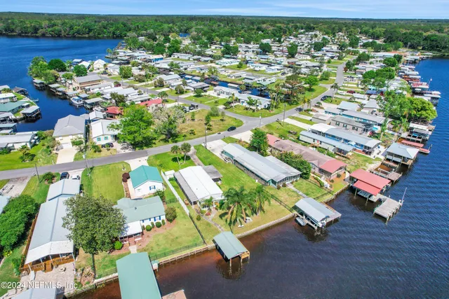 $300,000 | 219 Sportsman Drive, Welaka, FL 32193