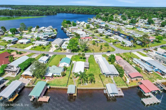 $300,000 | 219 Sportsman Drive, Welaka, FL 32193