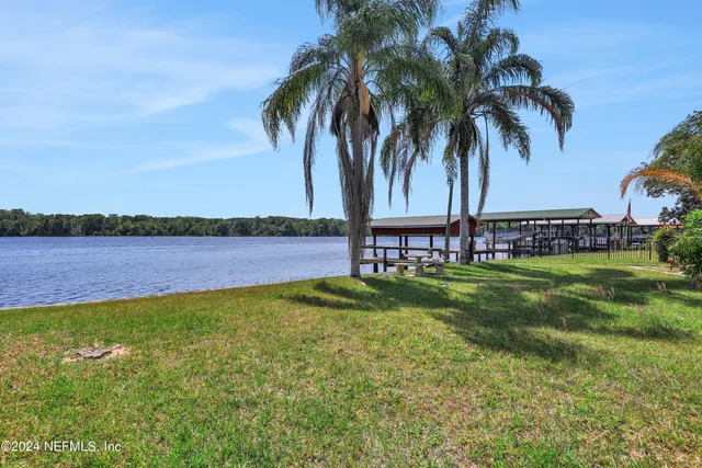 $300,000 | 219 Sportsman Drive, Welaka, FL 32193