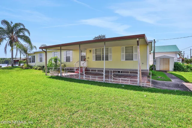 $300,000 | 219 Sportsman Drive, Welaka, FL 32193