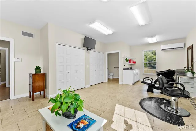 $675,000 | 1957 Llewellyn Road, Swansea, IL 62223