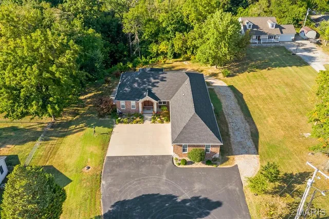 $675,000 | 1957 Llewellyn Road, Swansea, IL 62223