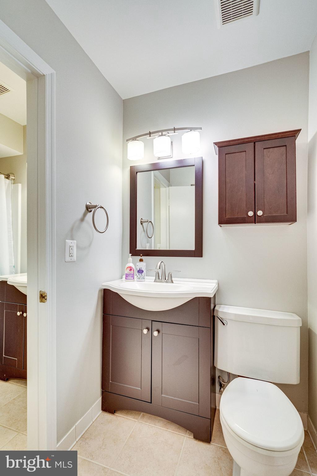 5900 Queenston Street, Unit 497 Springfield, VA 22152 - Photo 19 of 37 Dual entry full bathroom