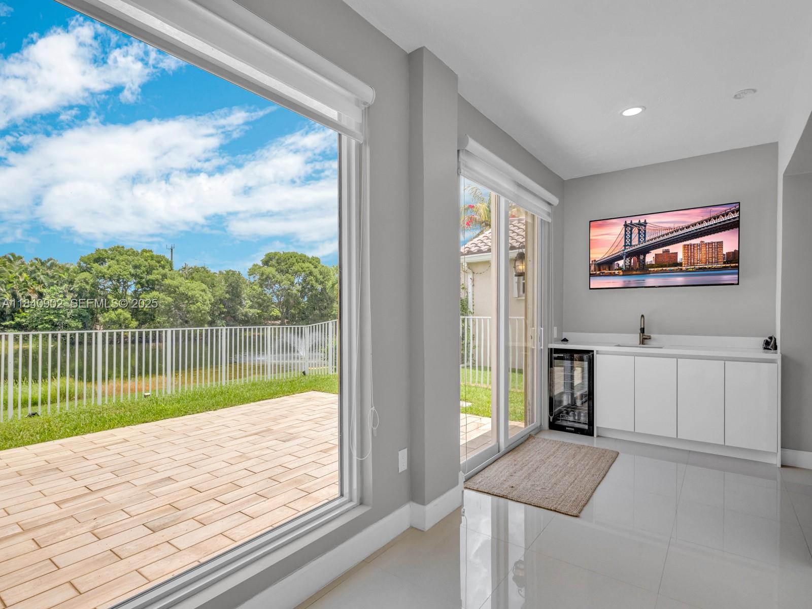 933 Falling Water Road Weston, FL 33326 - Photo 17 of 58