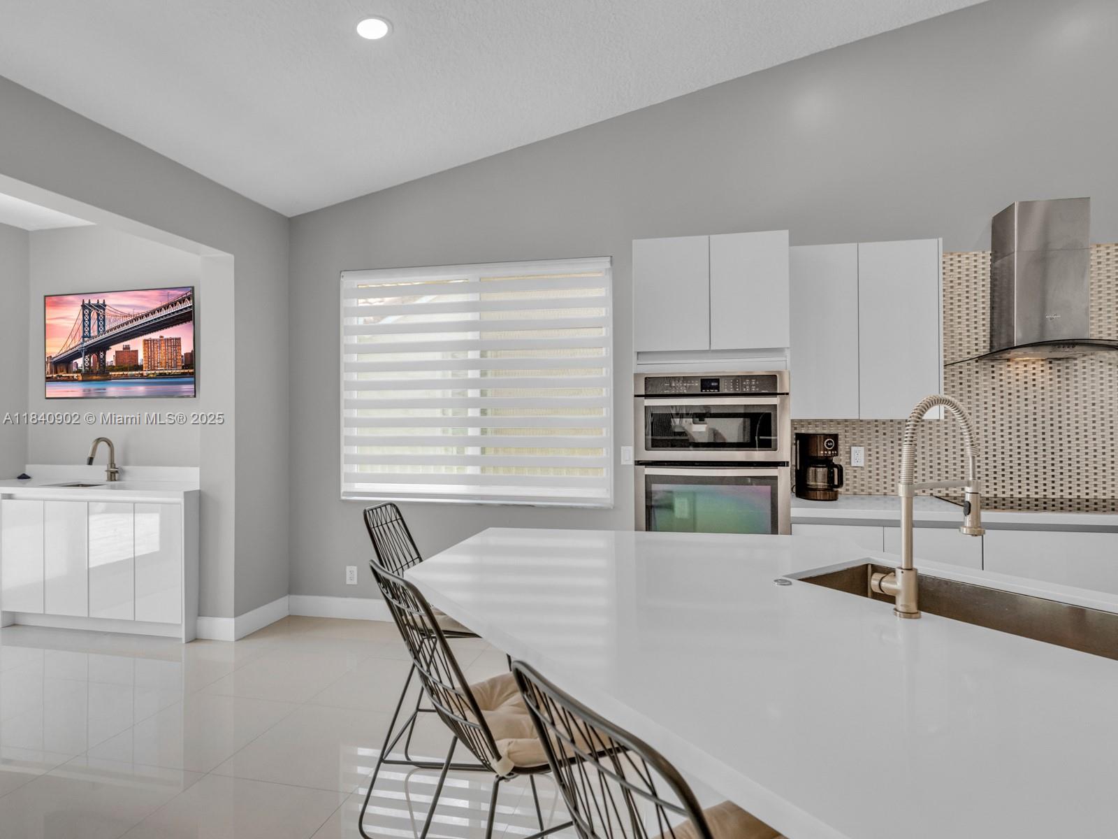 933 Falling Water Road Weston, FL 33326 - Photo 20 of 58