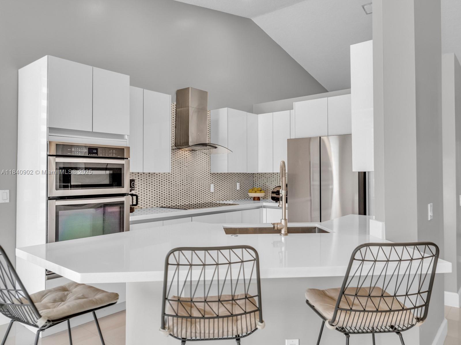 933 Falling Water Road Weston, FL 33326 - Photo 21 of 58