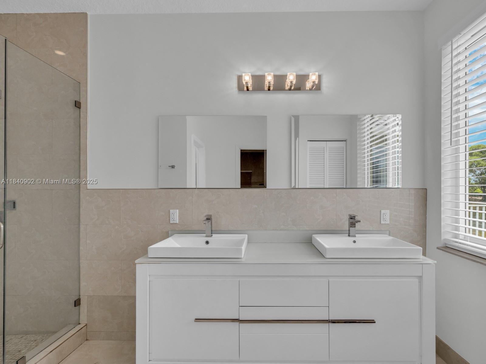 933 Falling Water Road Weston, FL 33326 - Photo 28 of 58