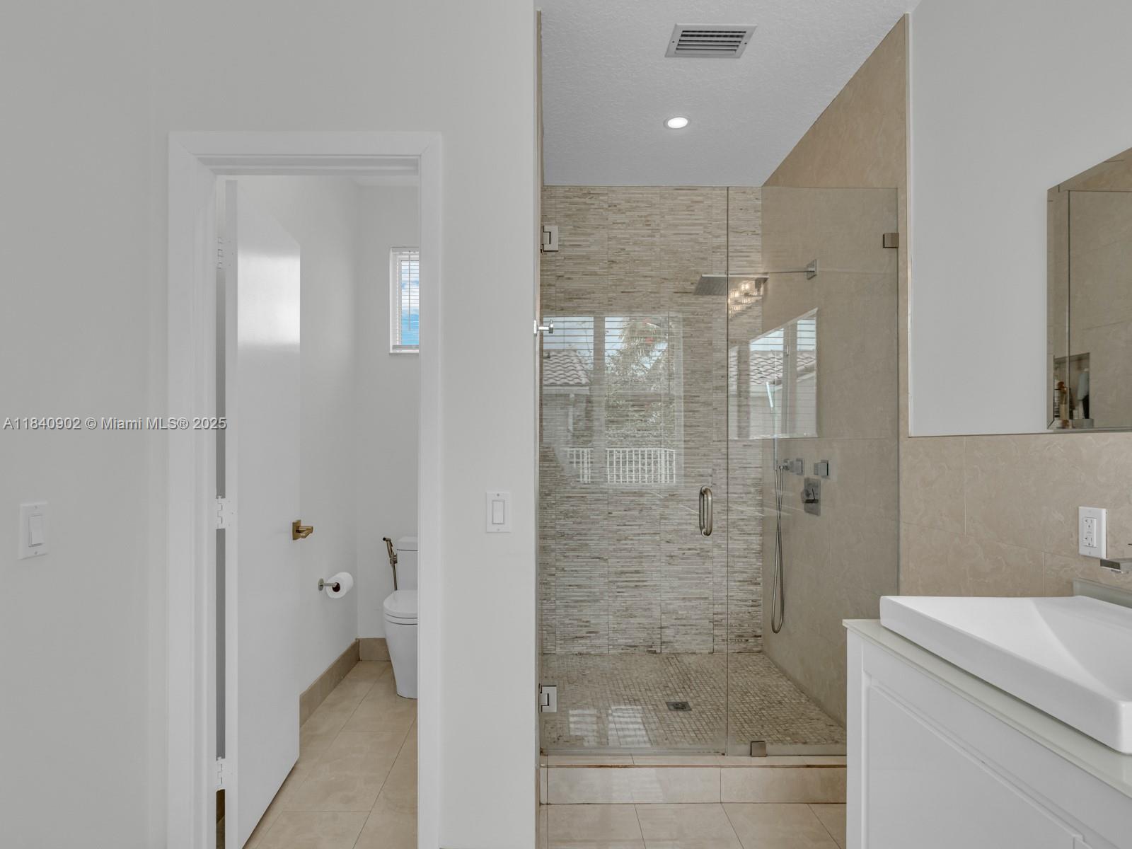 933 Falling Water Road Weston, FL 33326 - Photo 30 of 58