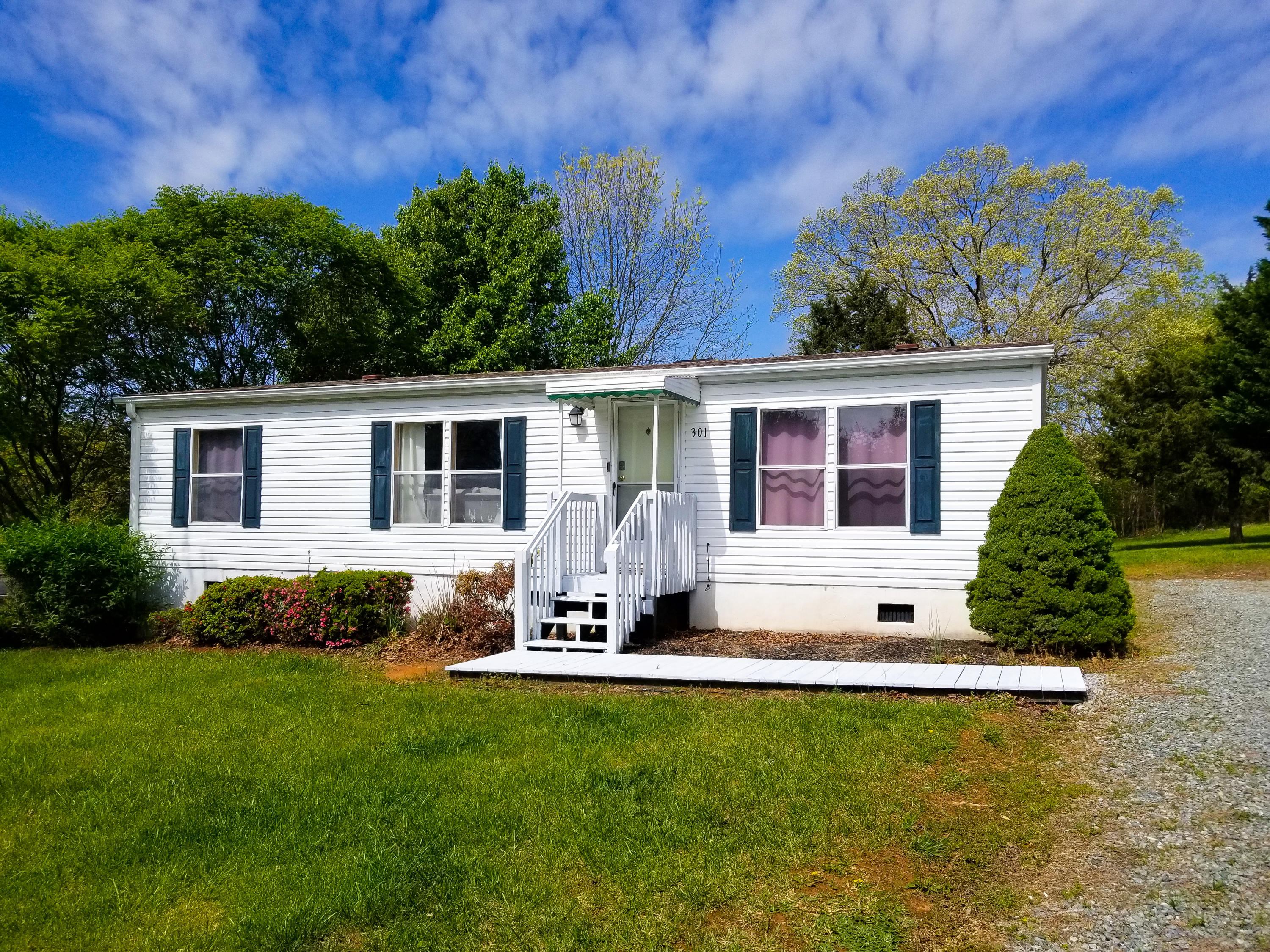 301 High Point Road Moneta, VA 24121 - Photo 17 of 35 16