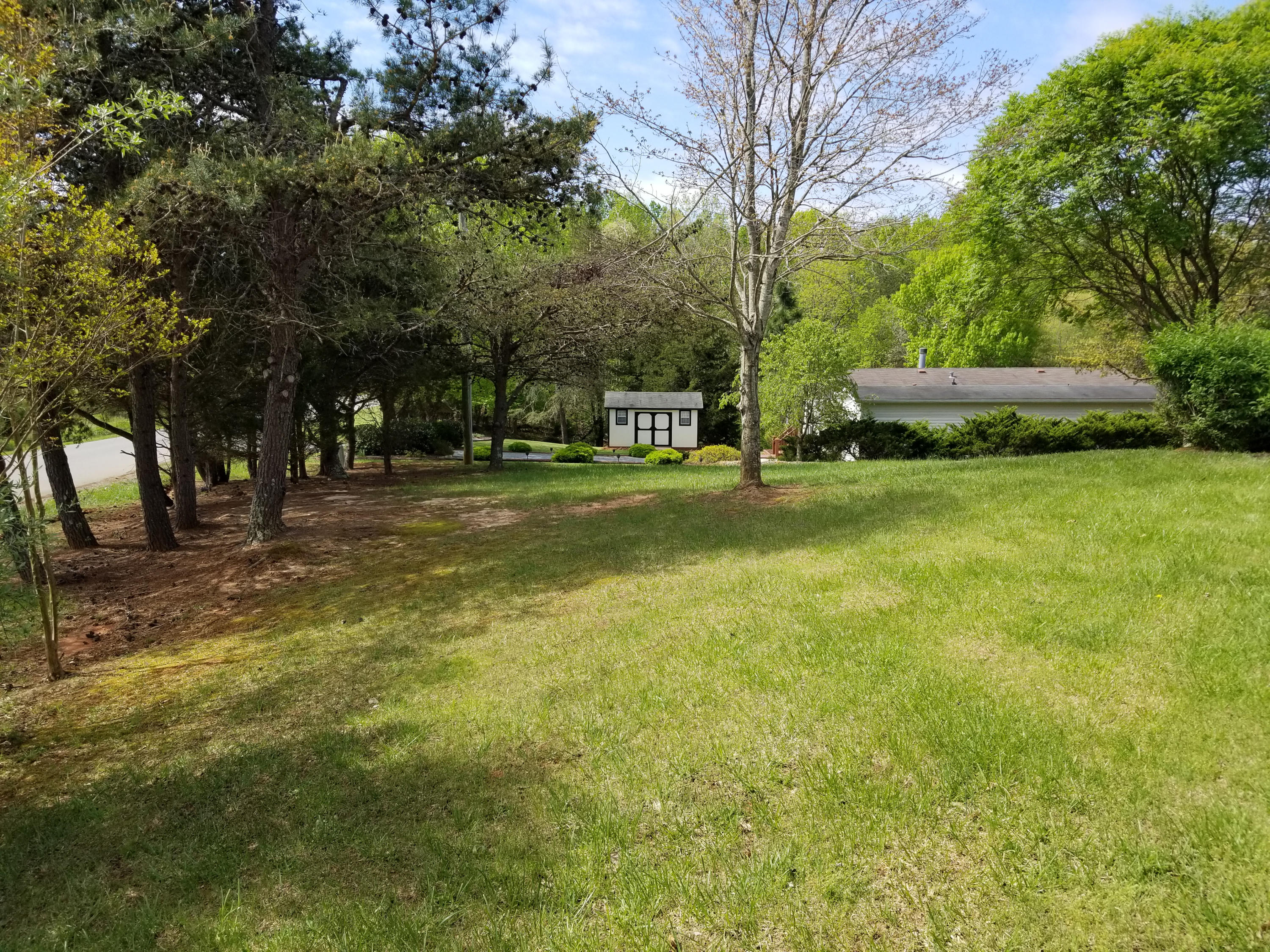 301 High Point Road Moneta, VA 24121 - Photo 18 of 35 17